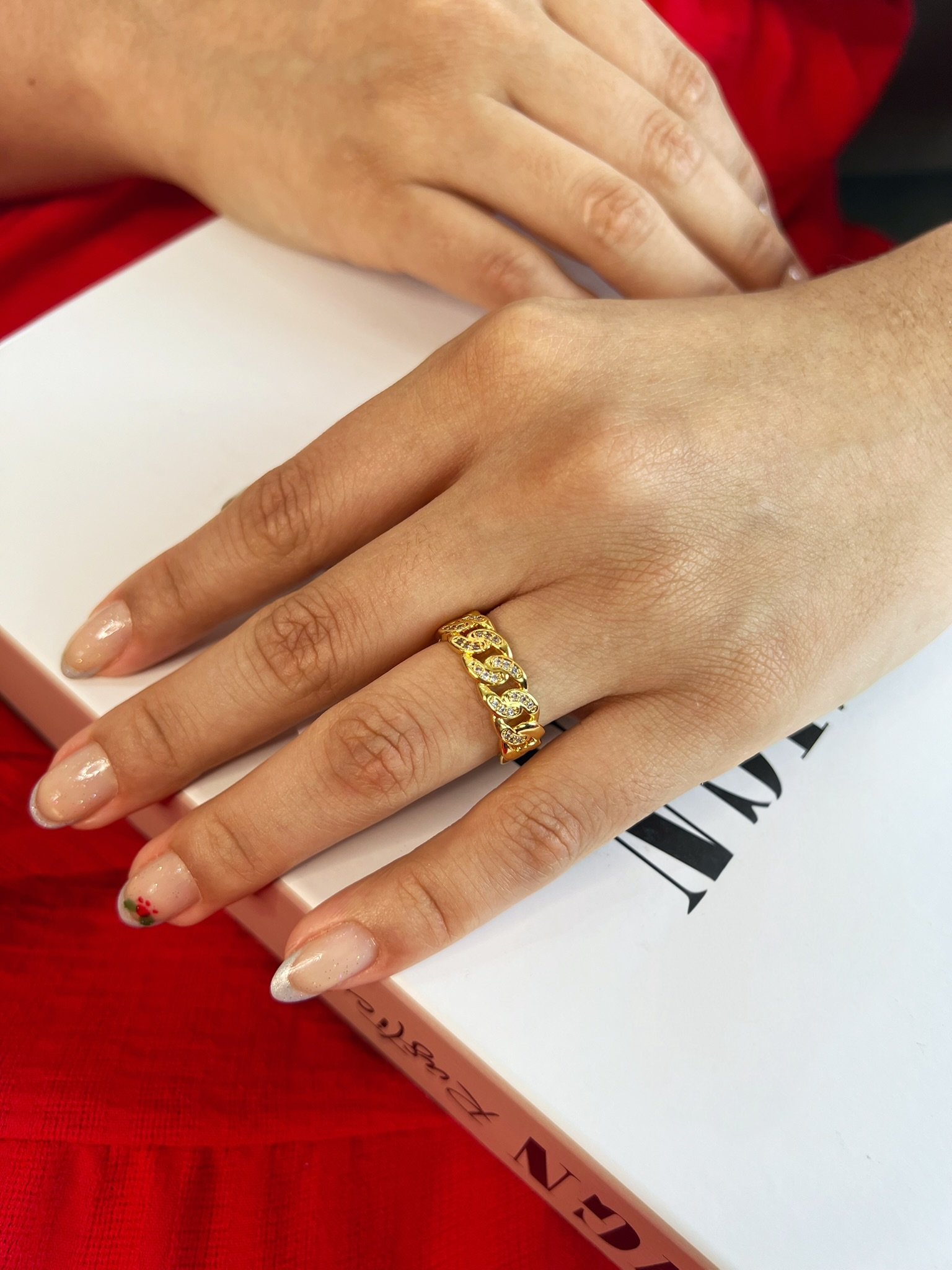 Anel Elos Cravejado Banhado a Ouro 18k