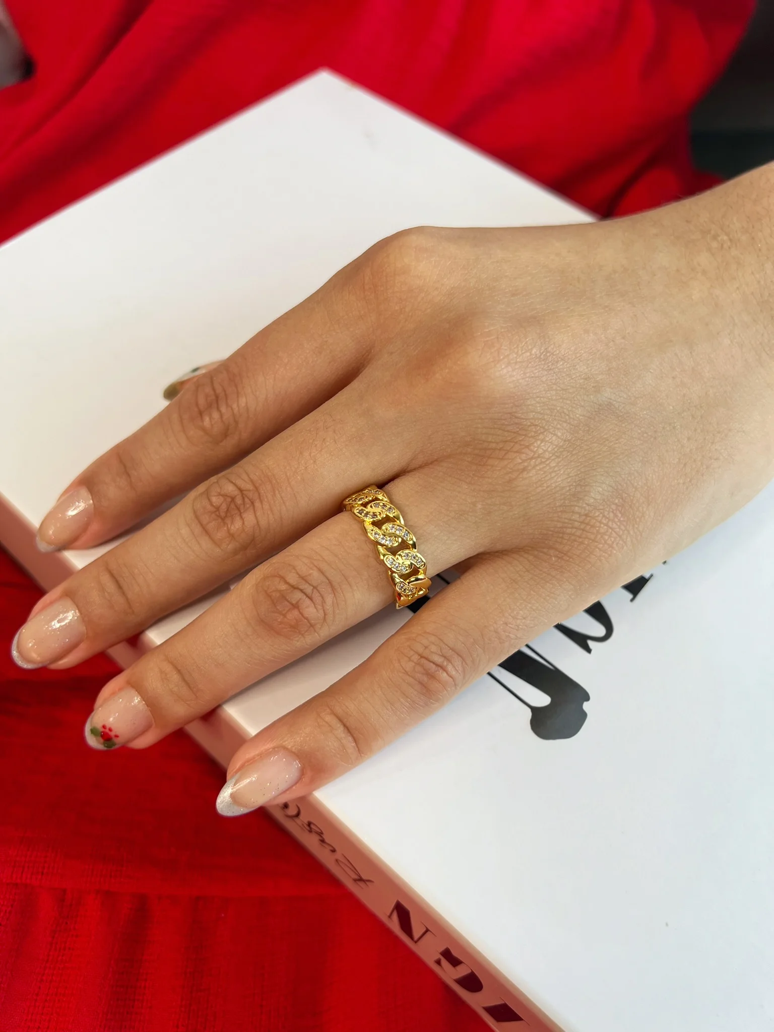 Anel Elos Cravejado Banhado a Ouro 18k