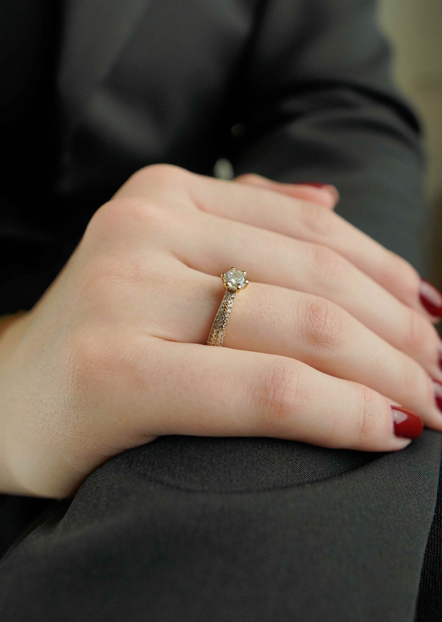 Anel Solitário Cravejado Banhado a Ouro 18k