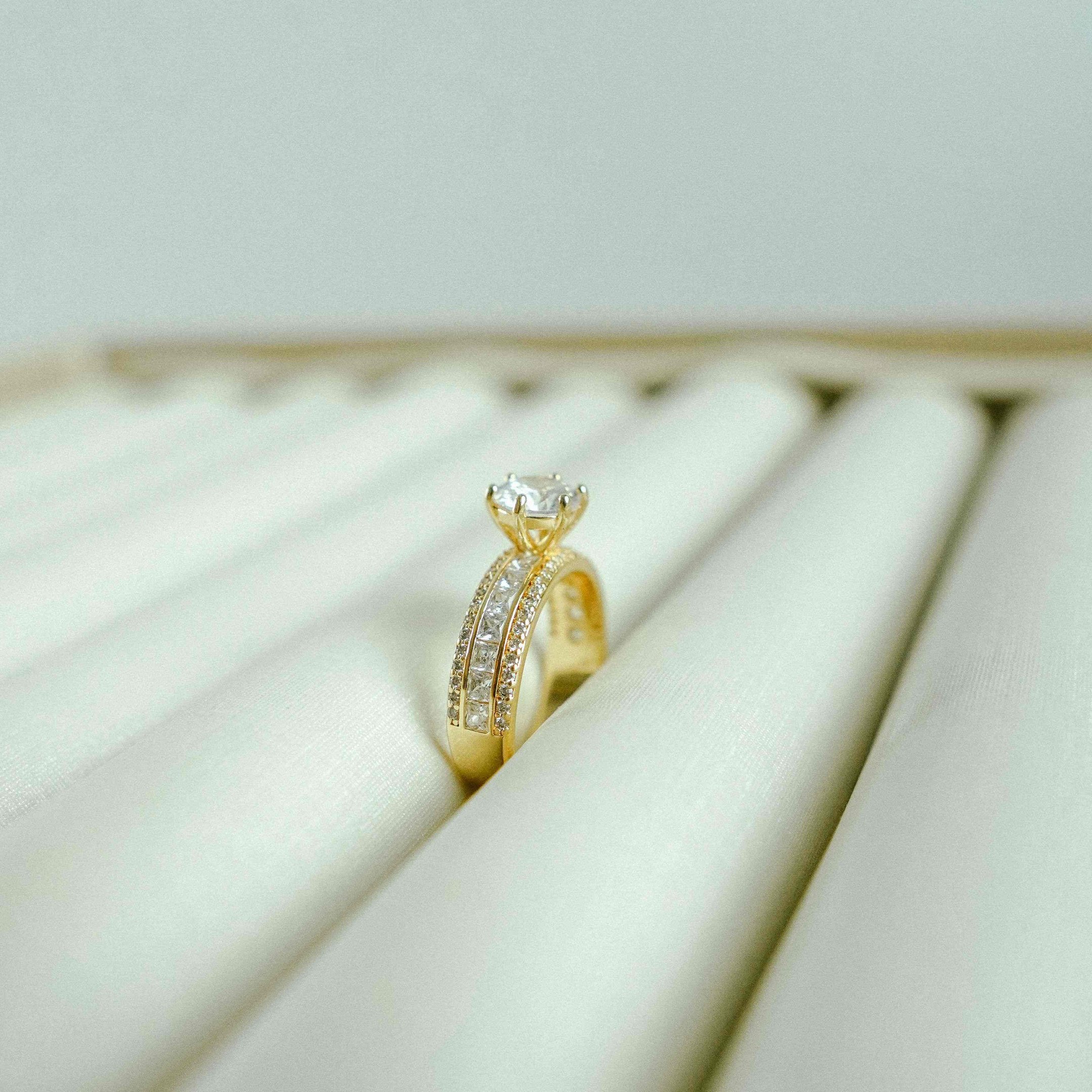 Anel Solitário Cristal