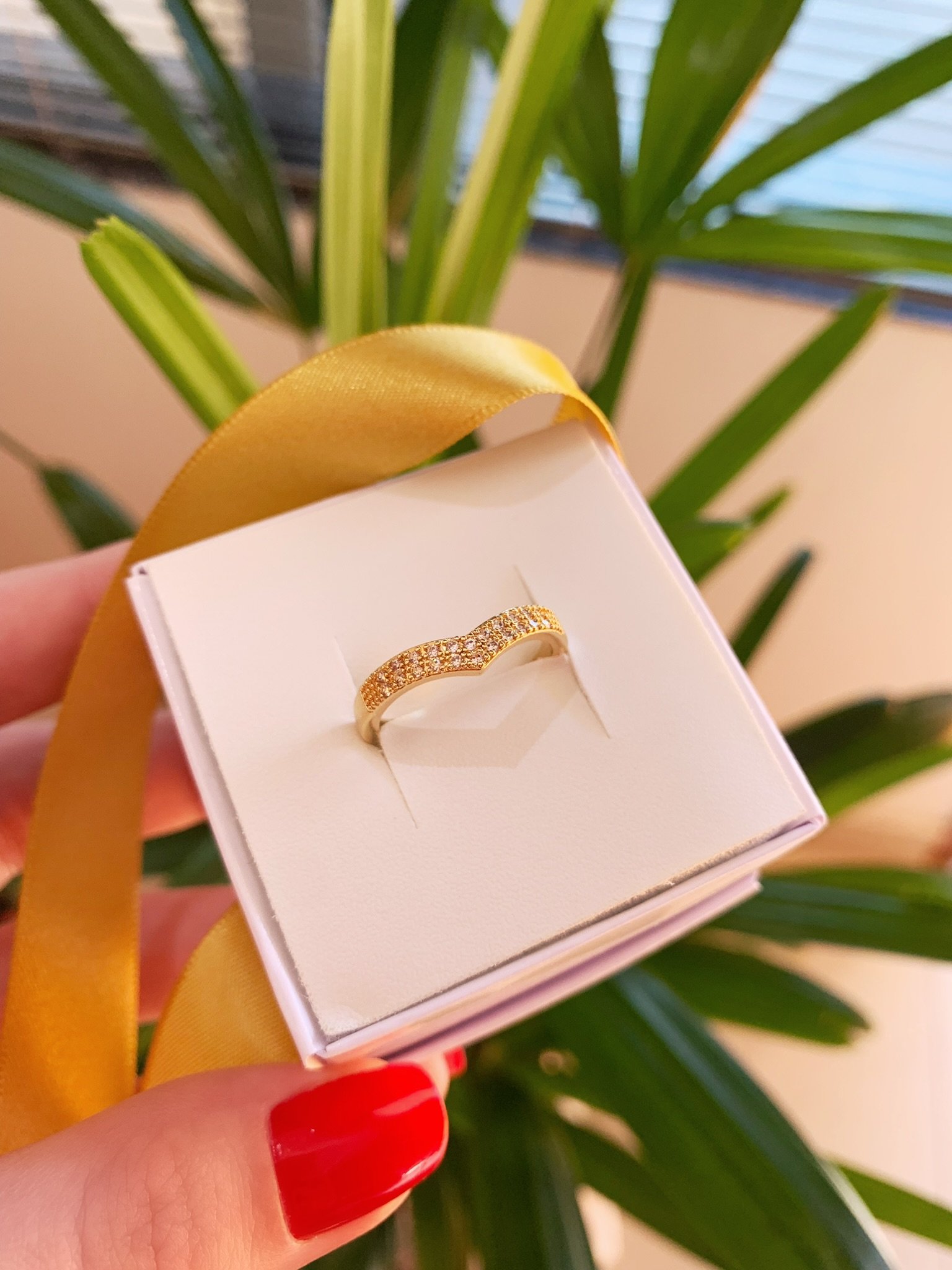 Anel V Cravejado Semijoia Banhado a Ouro 18k