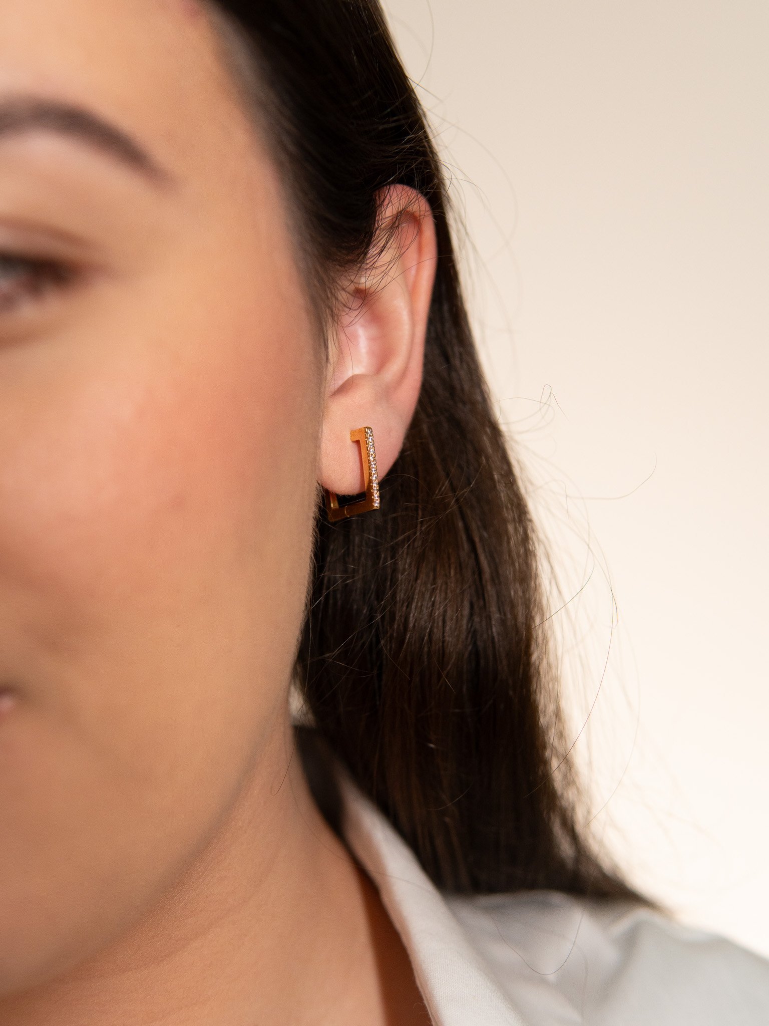 Argola Clic Quadrada M Banhada a Ouro 18k