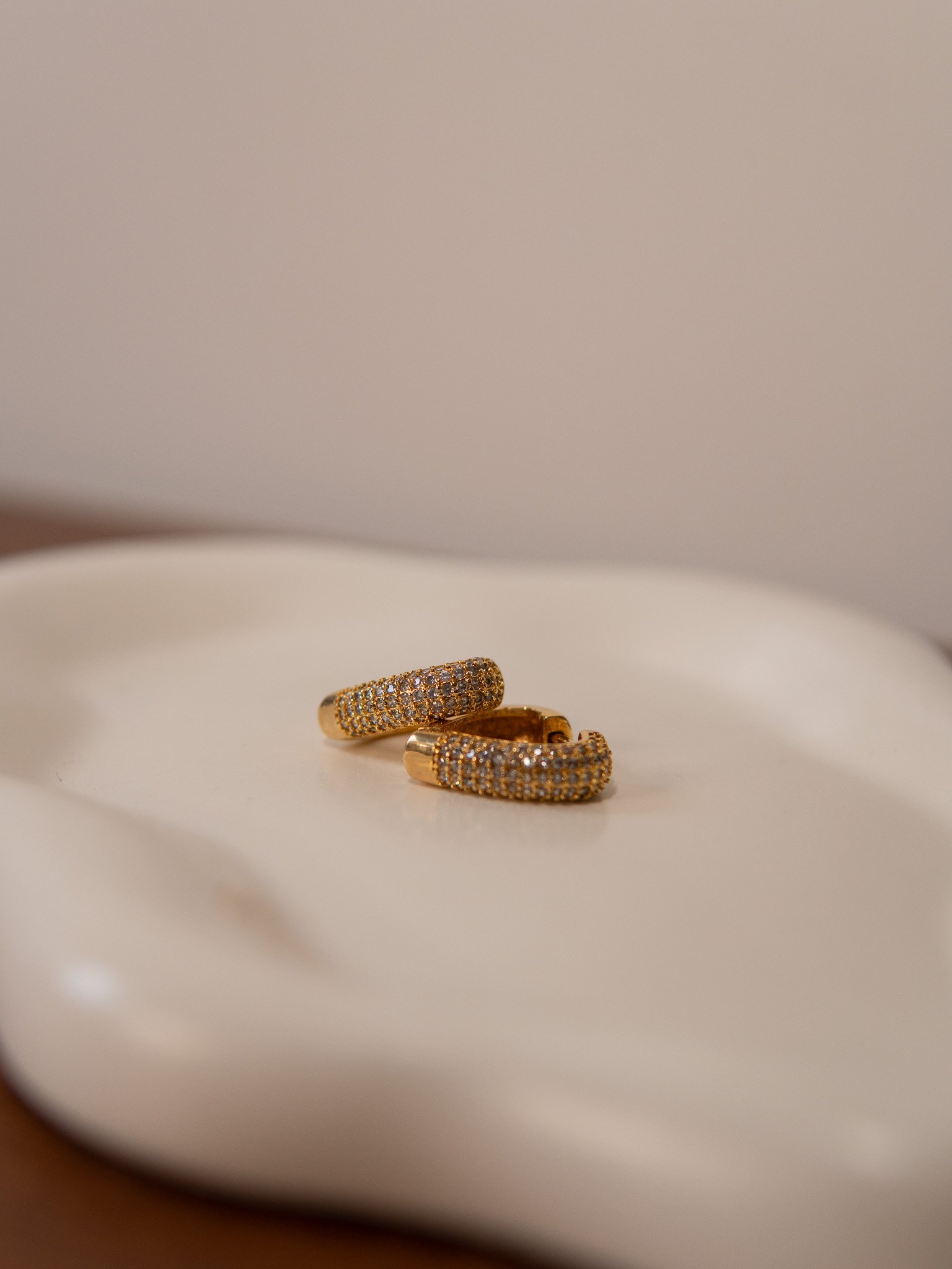 Argola Cravejada Coração Banhada Ouro 18k