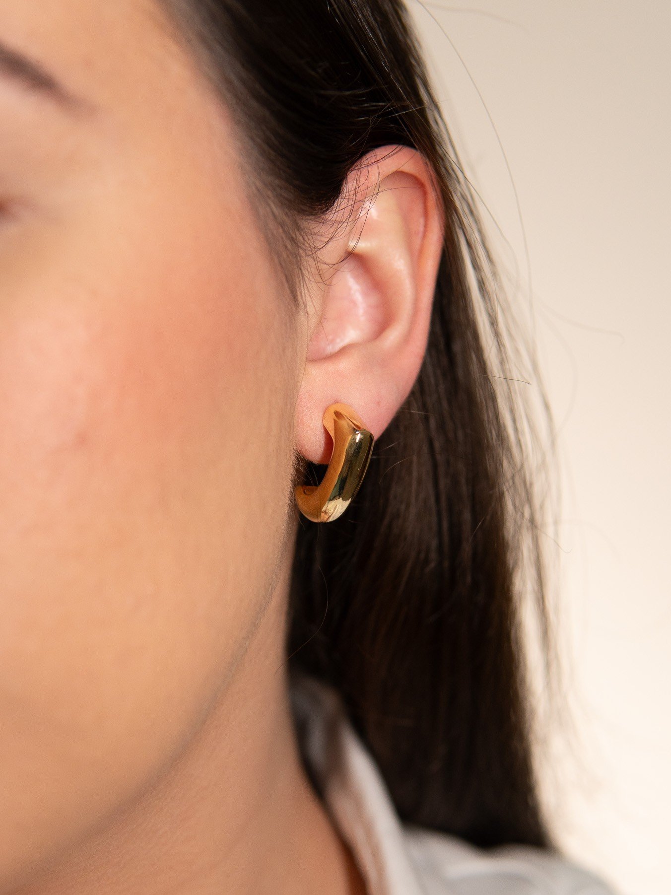 Argola Quadrada Abaulada Banhado a Ouro 18k