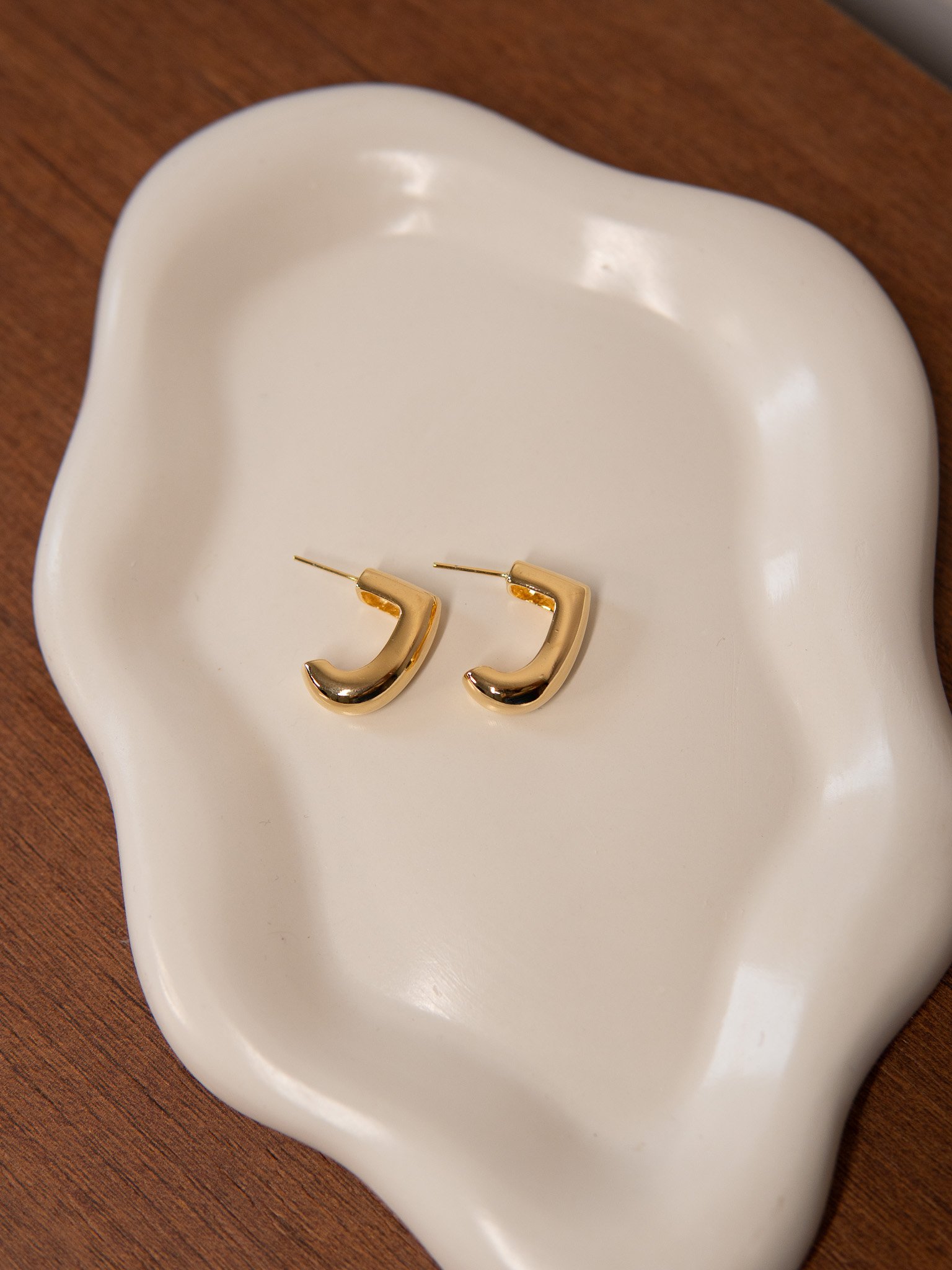 Argola Quadrada Abaulada Semijoia Banhado a Ouro 18k