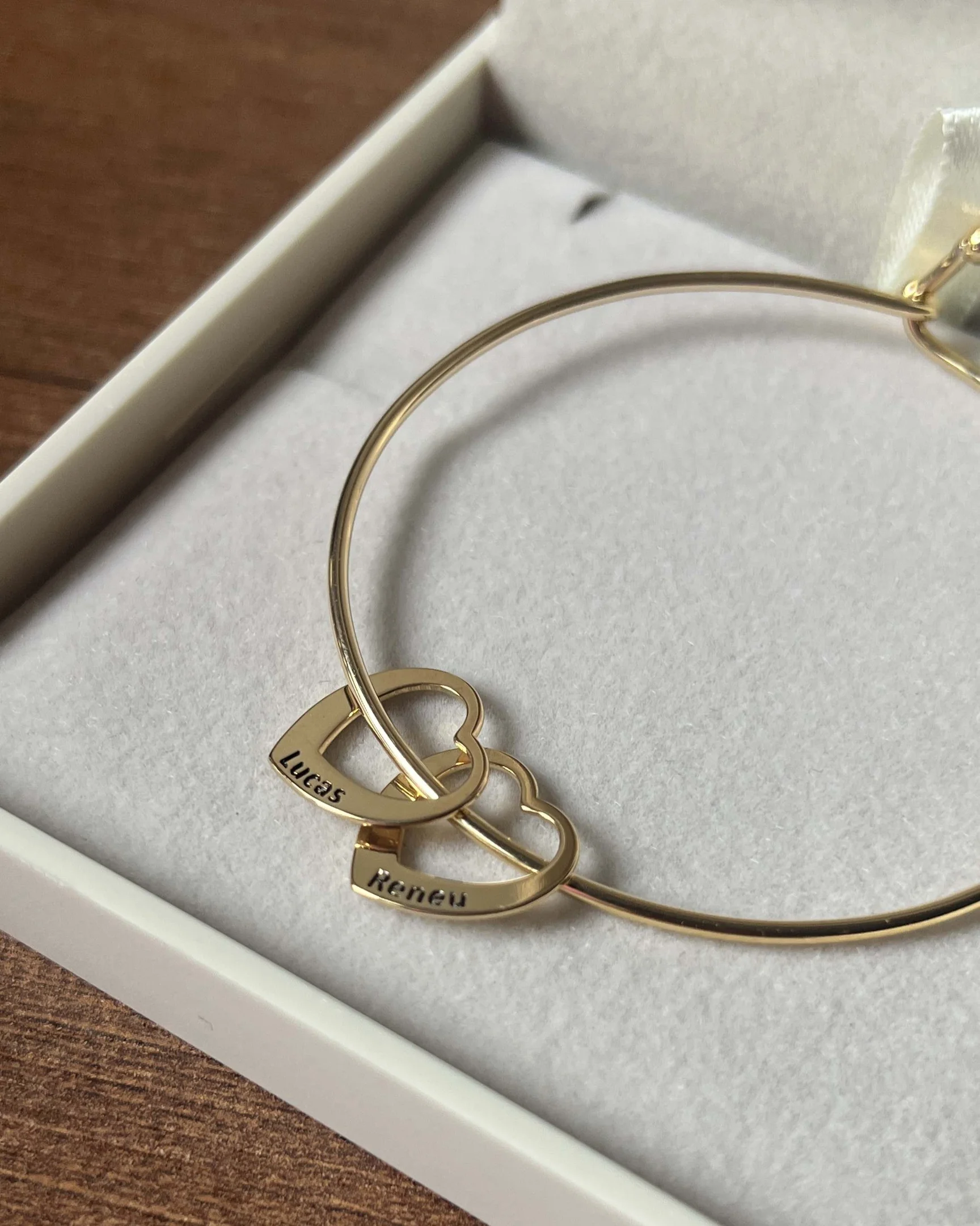 Bracelete Personalizado Pingentes Corações