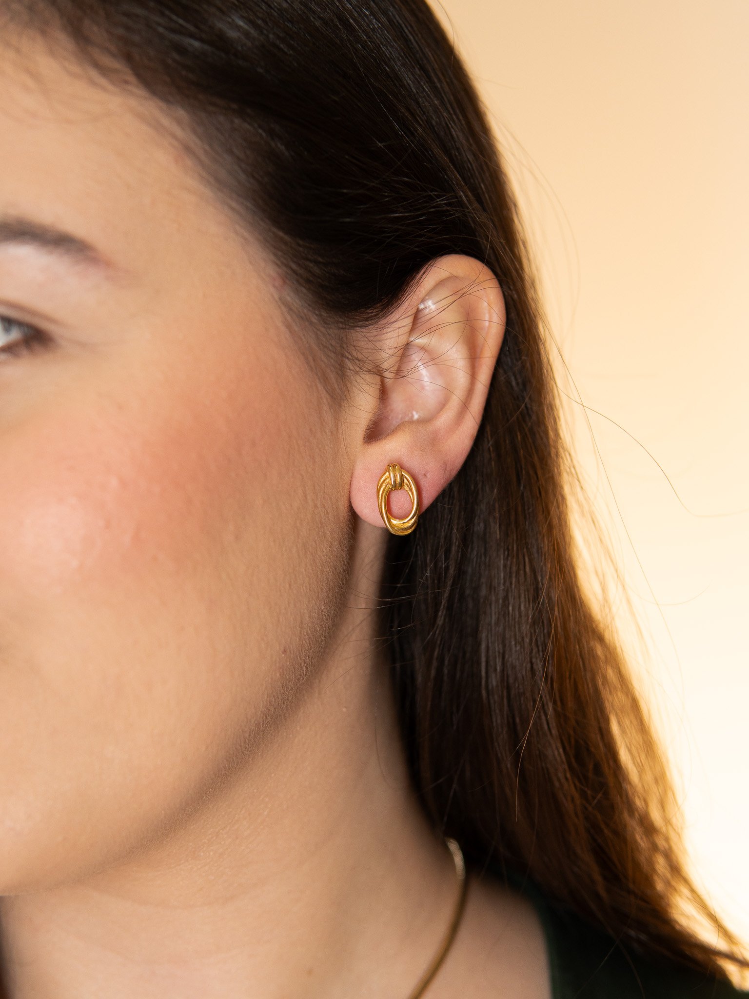 Brinco Elos pequeno Banhado a Ouro 18k