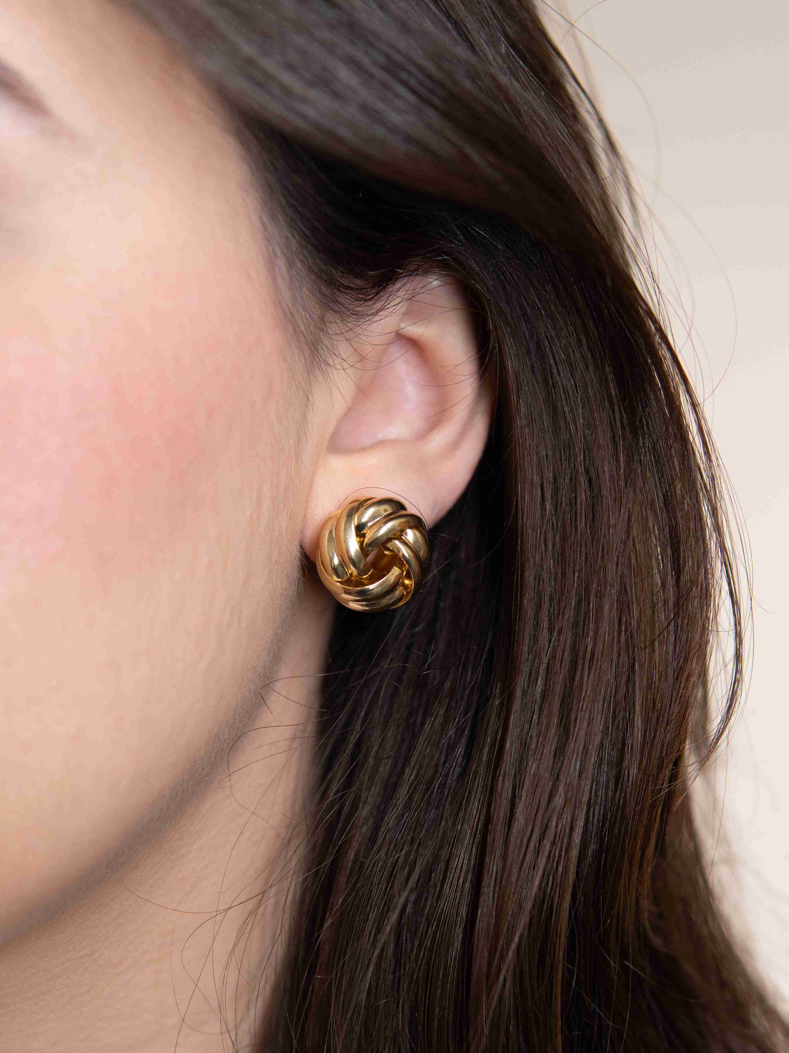 Brinco Entrelaçado Médio Banhado a Ouro 18k