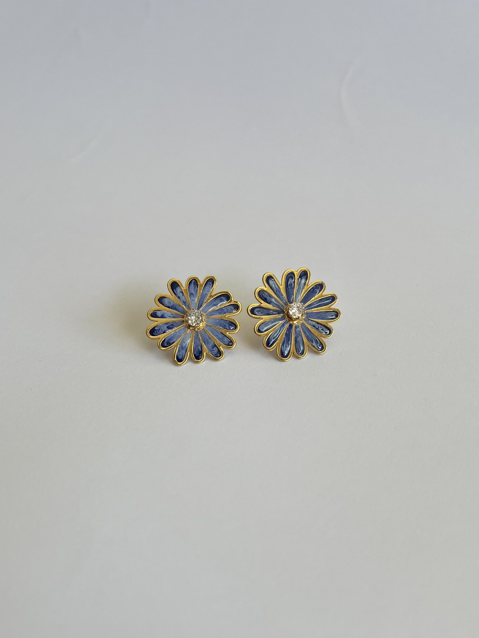 Brinco Flor Azul Banhado a Ouro 18k
