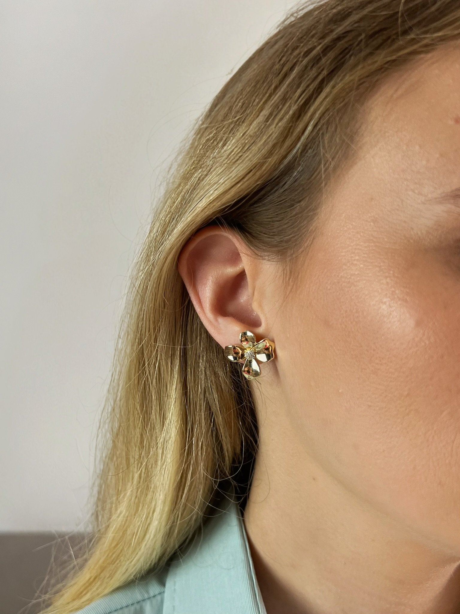 Brinco Flor Banhado a Ouro 18k