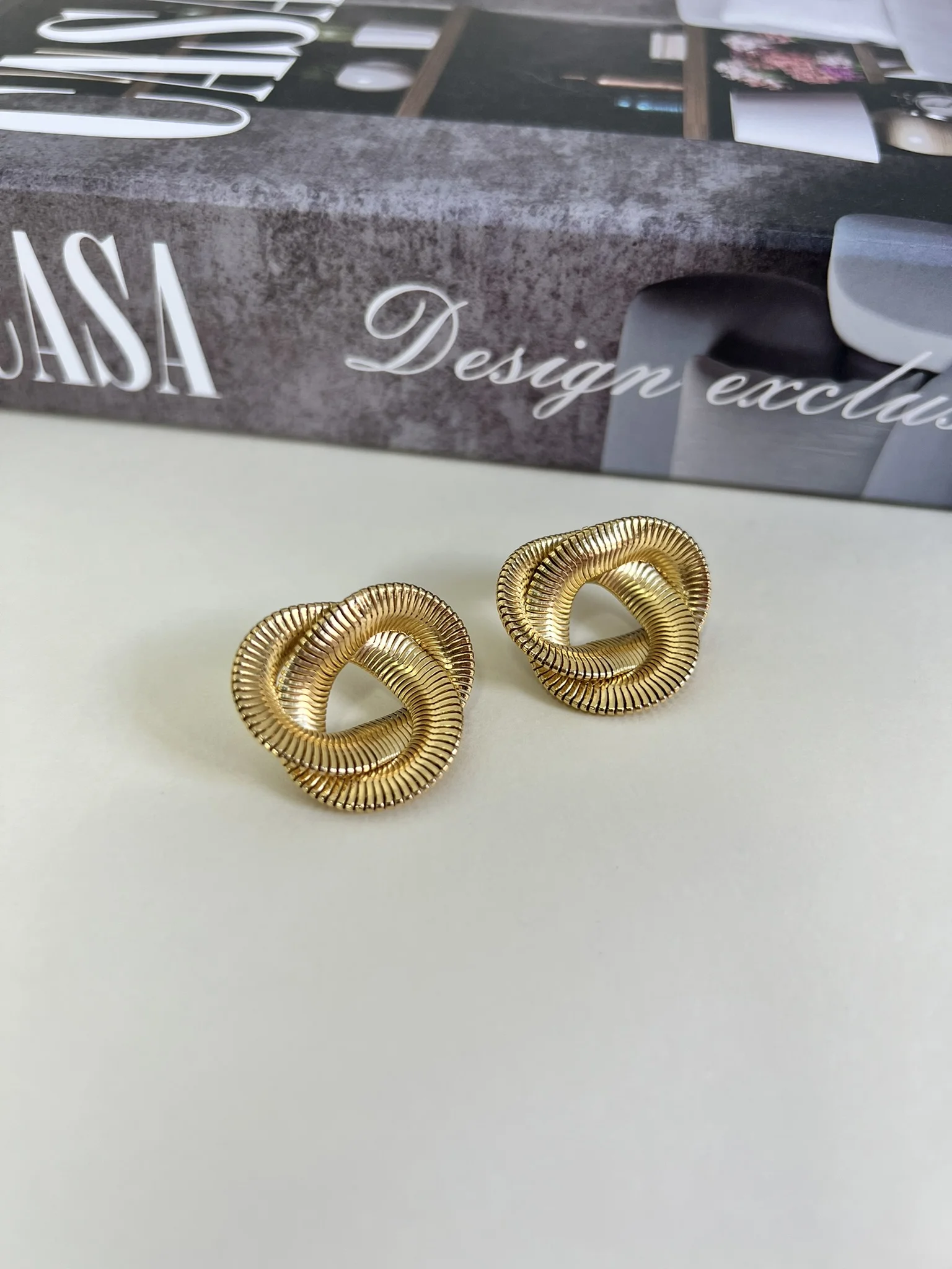 Brinco Flor em Malha Banhado a Ouro 18k