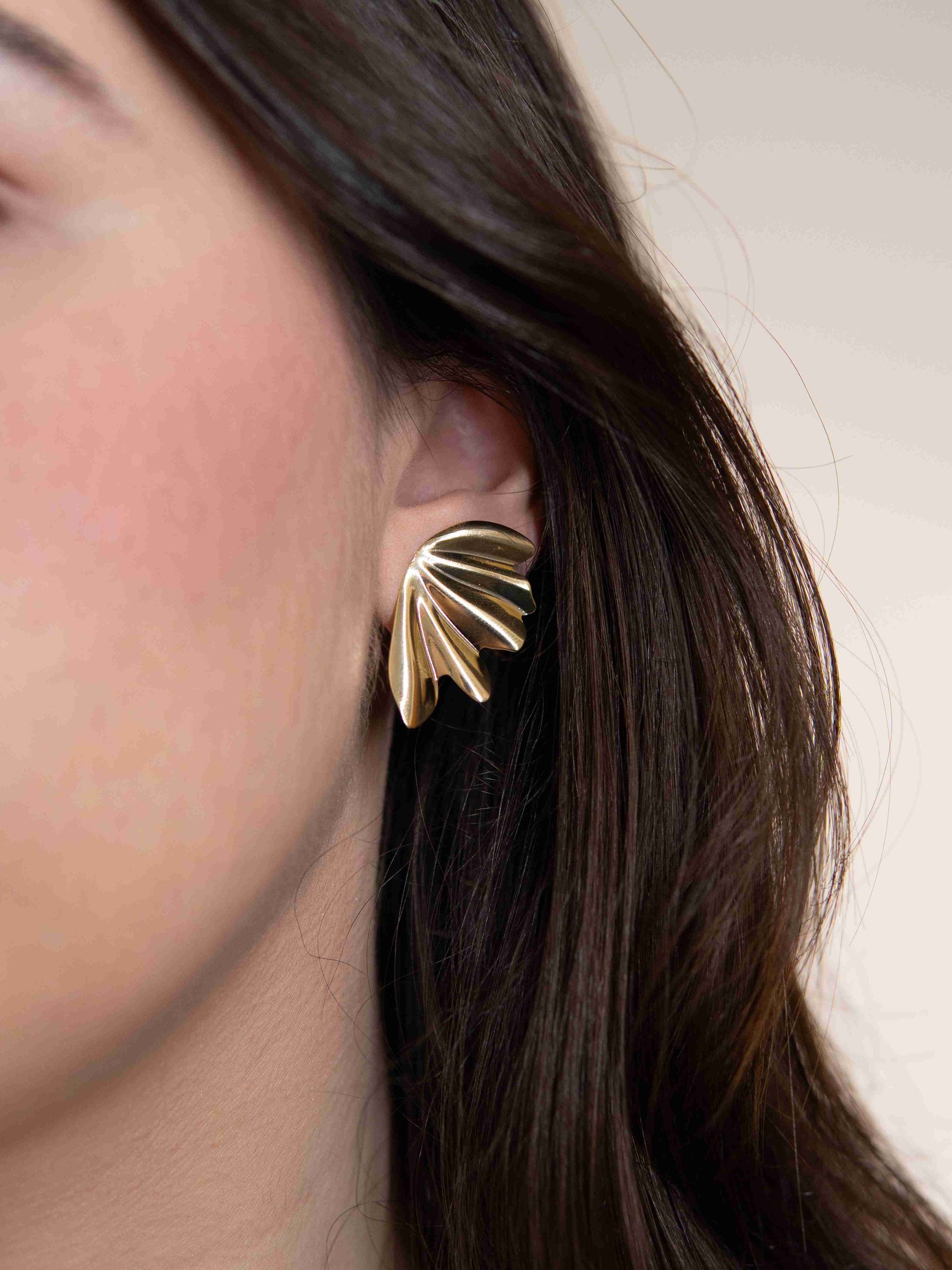 Brinco Orgânico Asas Banhado a Ouro 18k