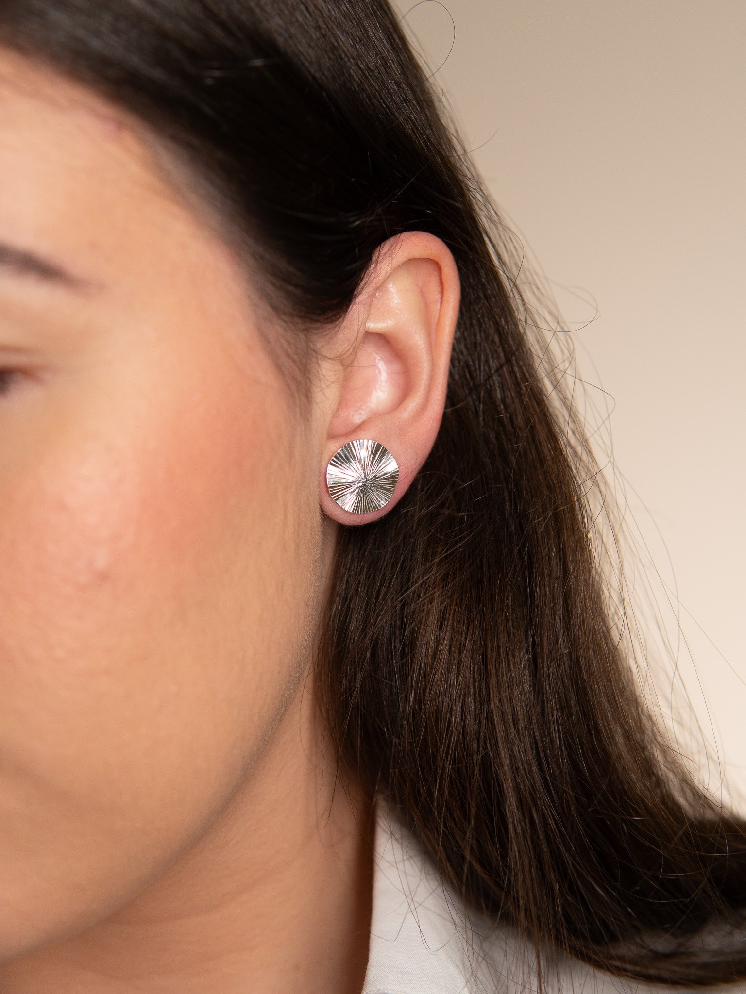 Brinco Orgânico Martelado Prata 925