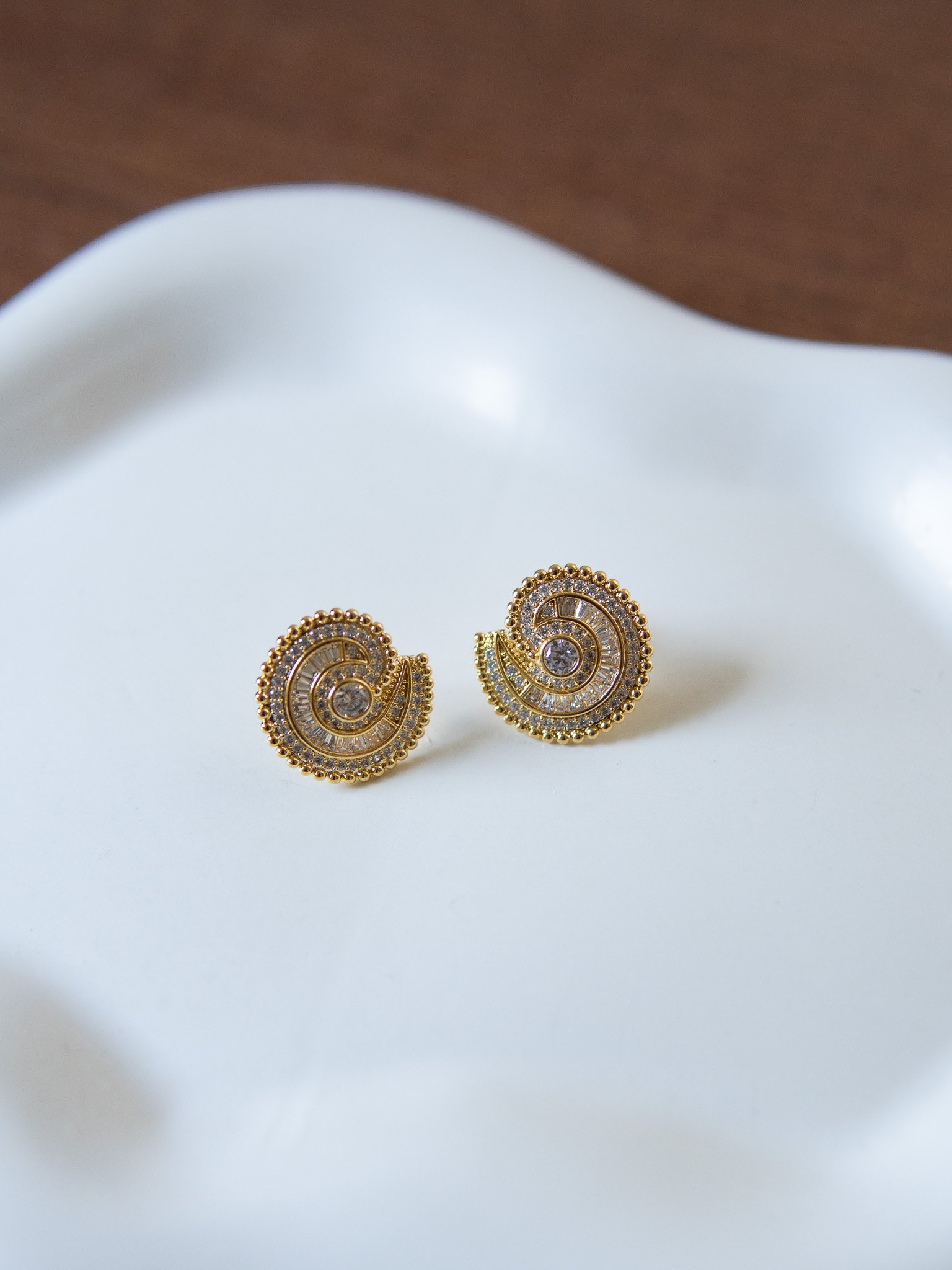 Brinco Zircônia Caracol Banhado a Ouro 18k