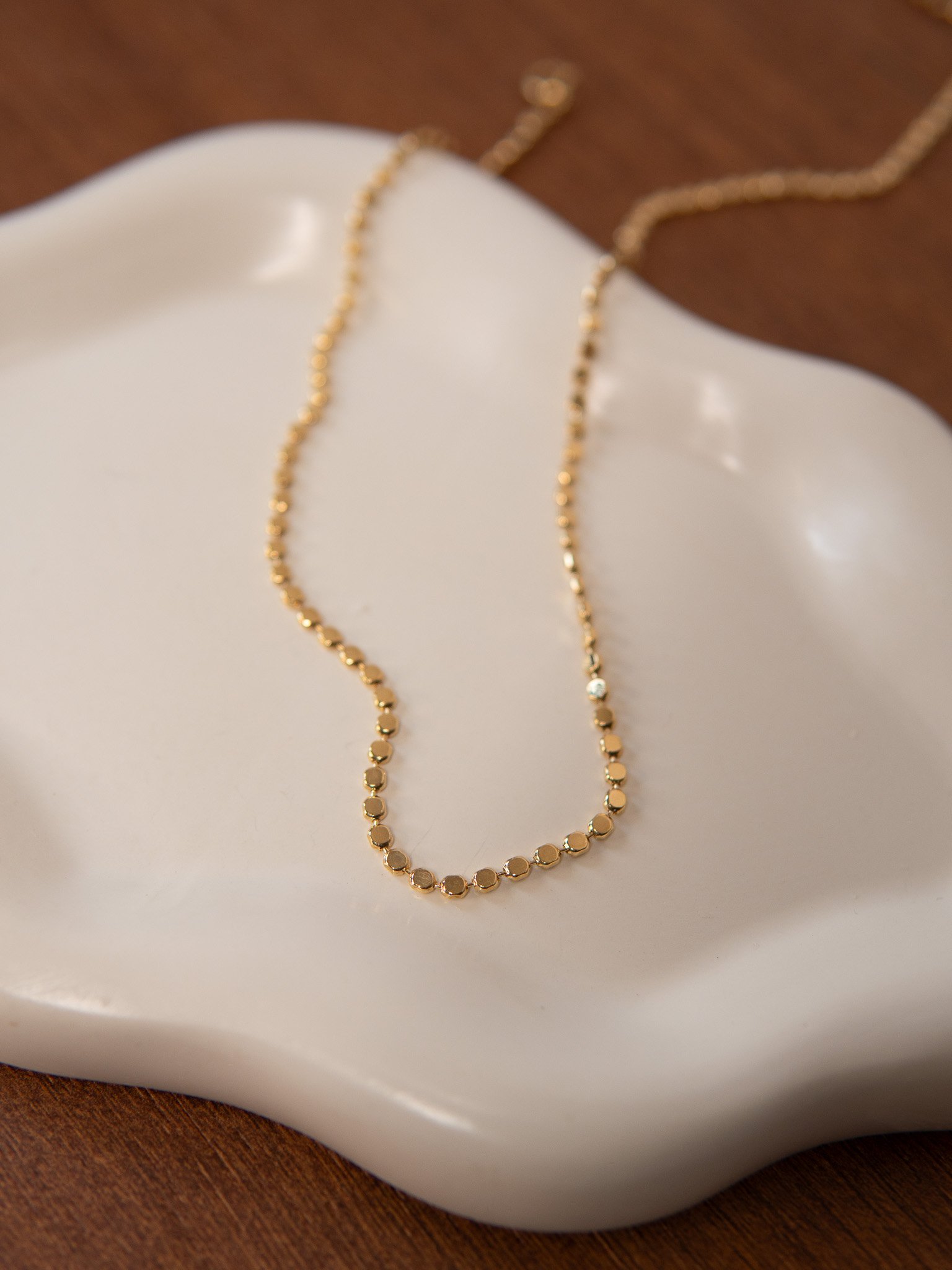 Choker esferas achatadas Semijoia Banhada a Ouro 18k