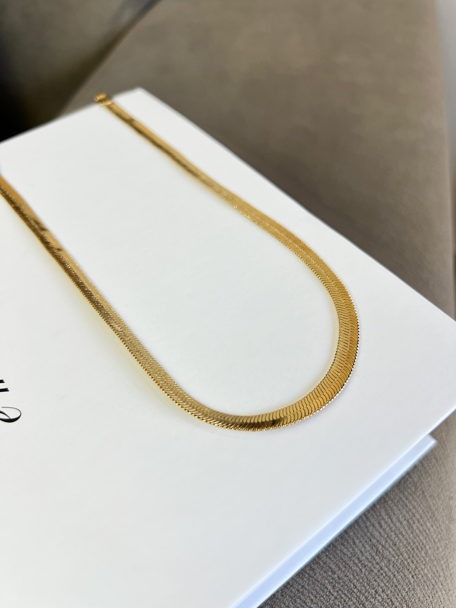 Colar/Choker Fita Lisa Banhado a Ouro 18k