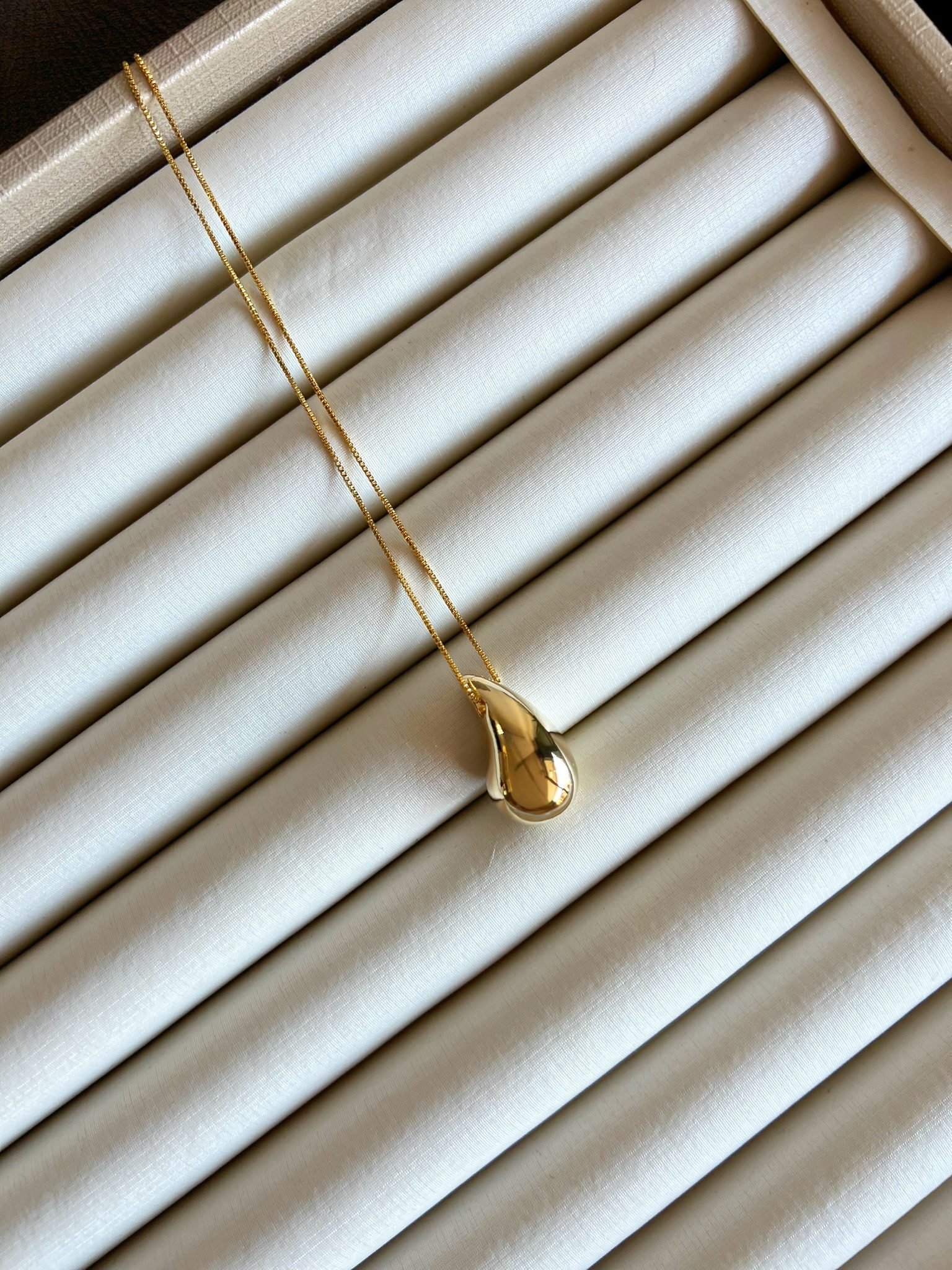 Colar Gota ABS Banhado a Ouro 18k