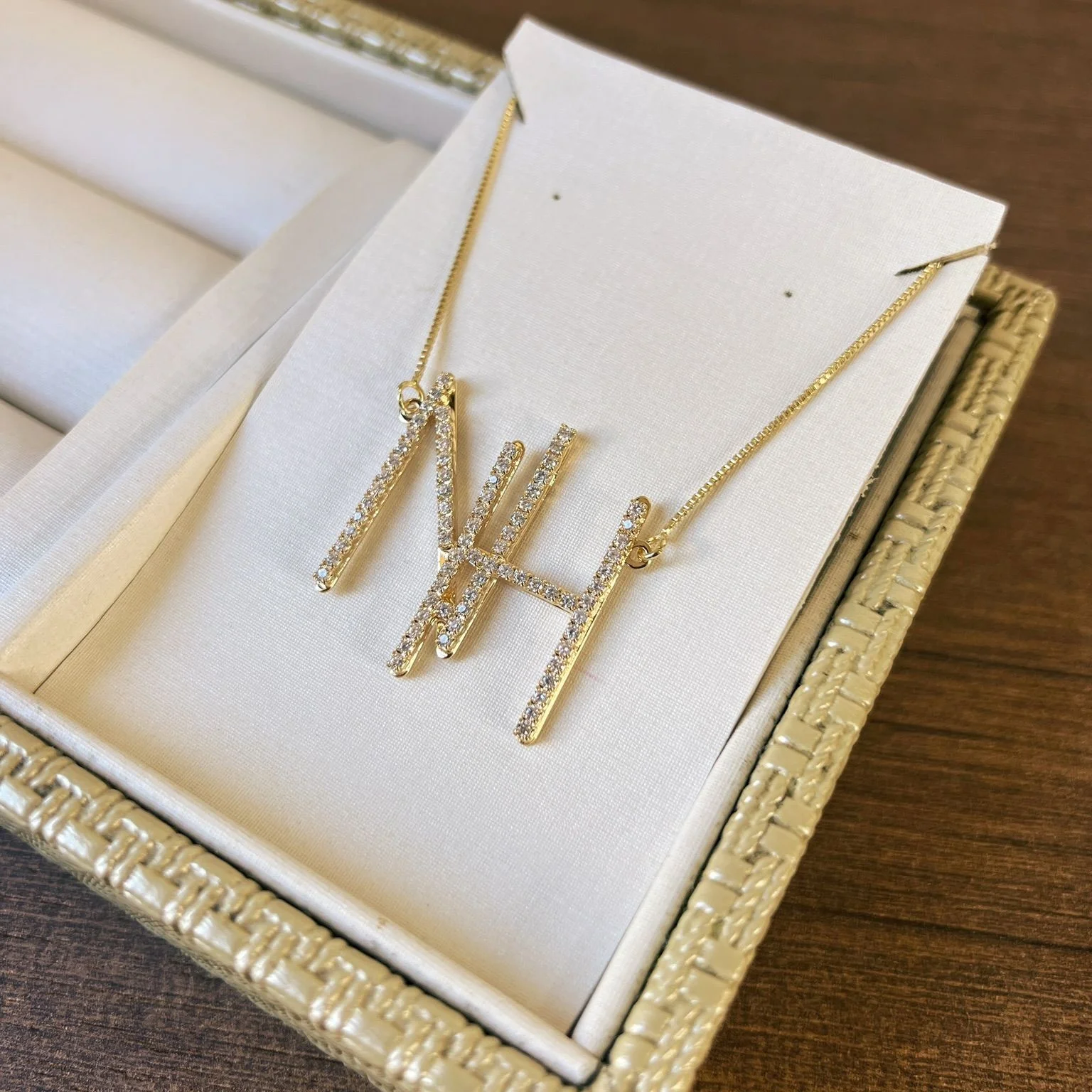 Colar Personalizado Iniciais Cravejadas Banhado a Ouro 18k