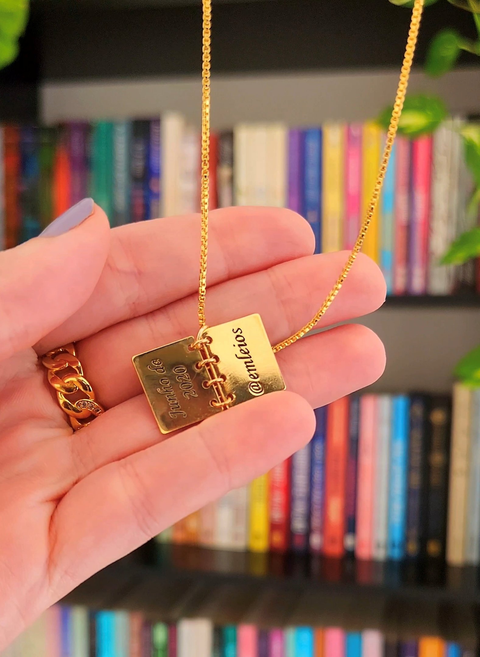 Colar Personalizado Livro Banhado a Ouro 18k