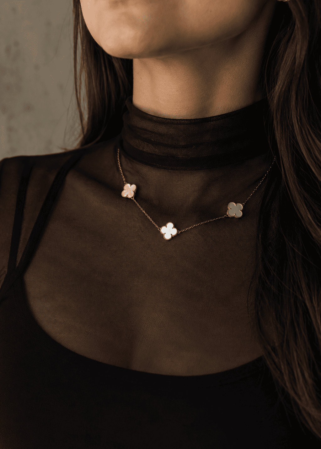 Colar Trevos Madrepérola Banhado a Ouro 18k