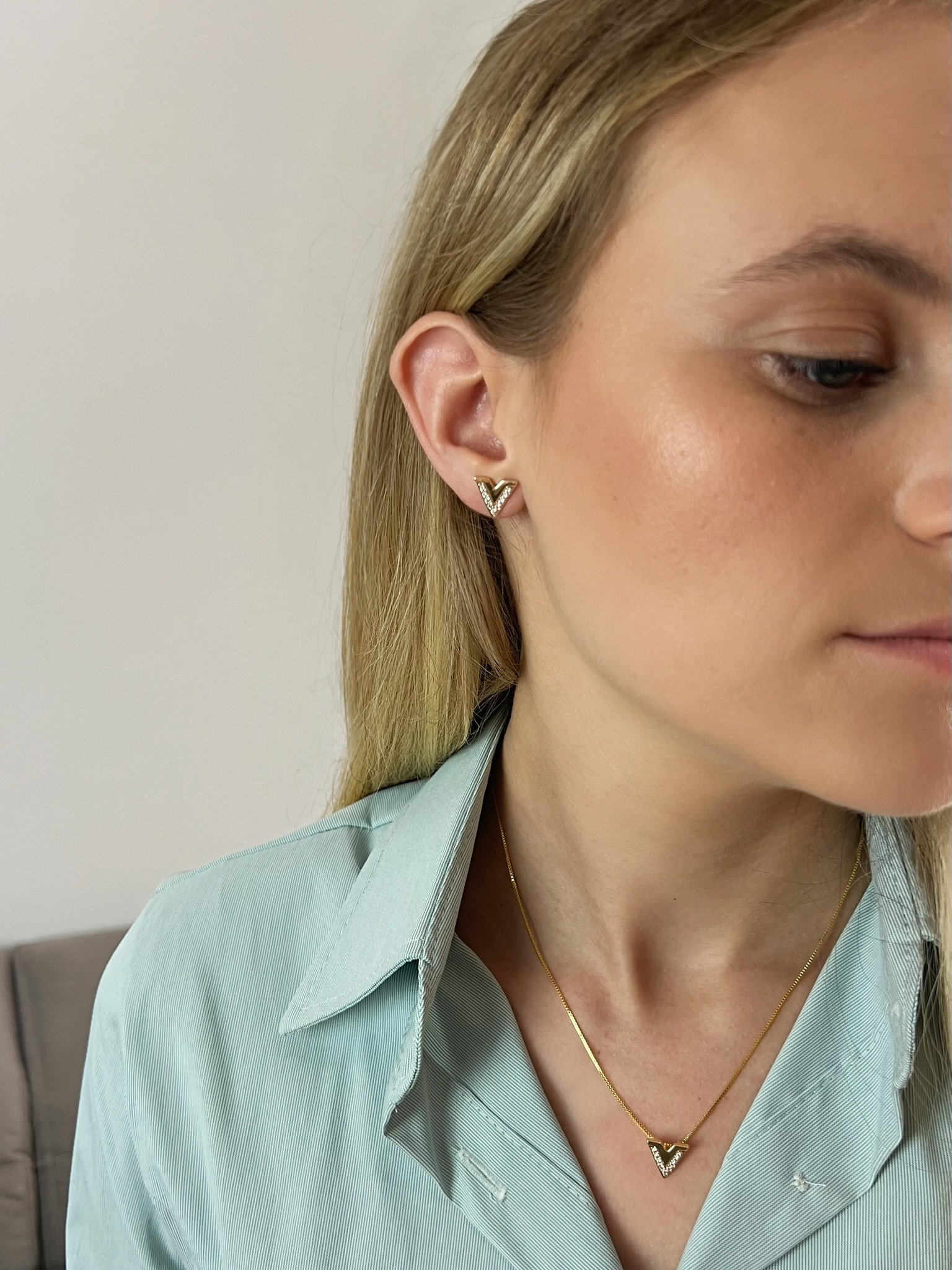 Conjunto Delicado V Banhado a Ouro 18k