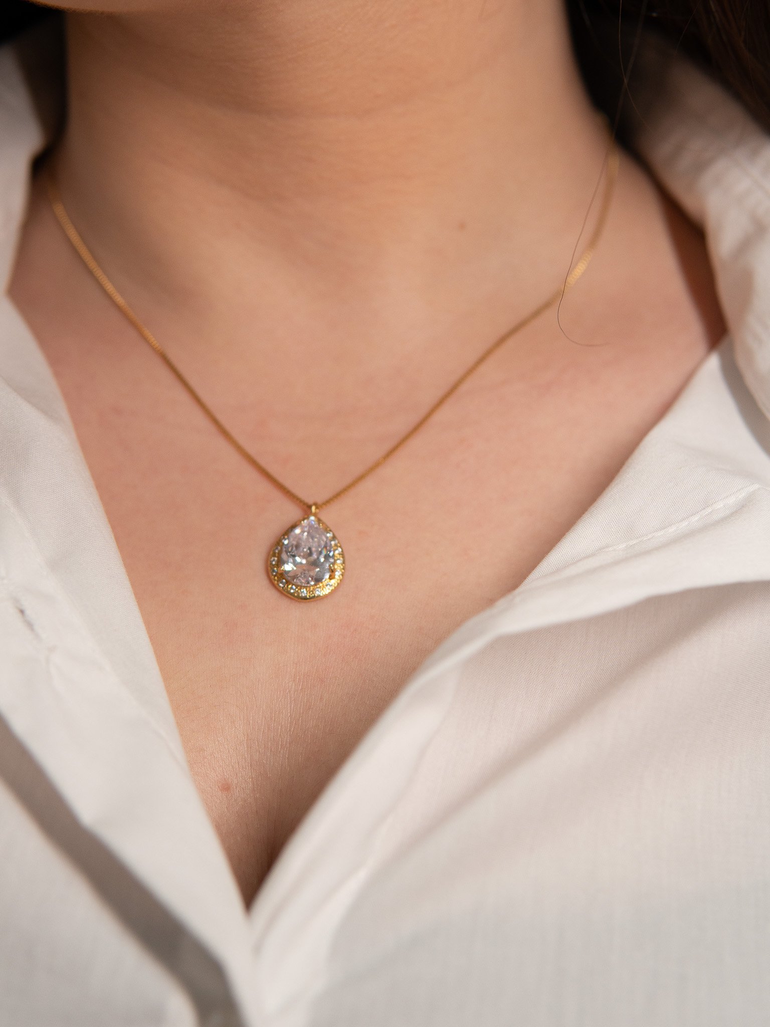 Conjunto Gota em Pedra Cristal Banhado a Ouro 18k