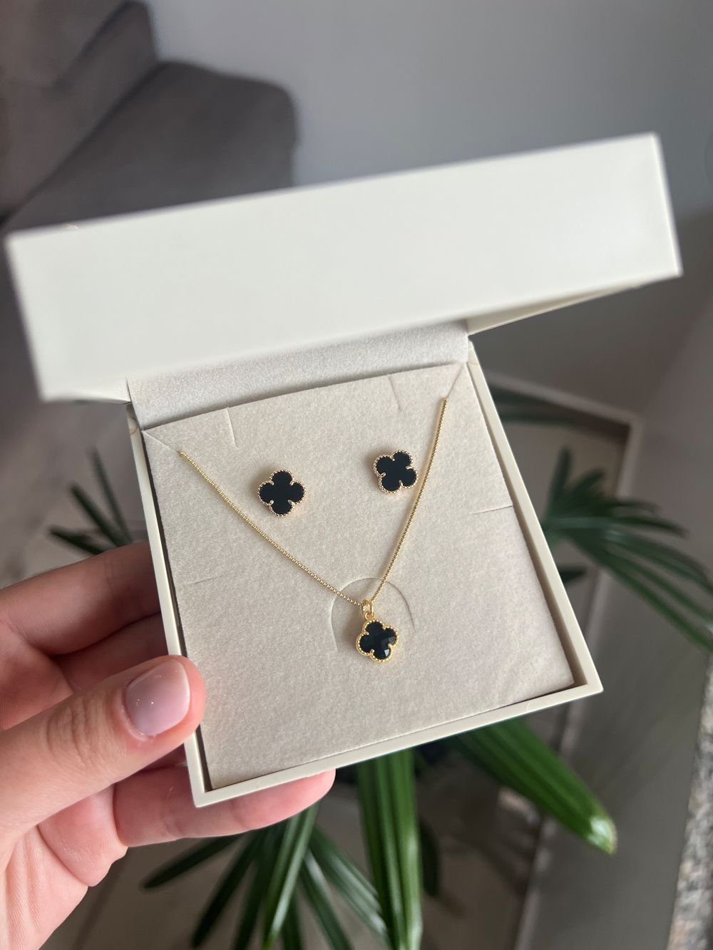 Conjunto Van Cleef Preto Banhado a Ouro 18k