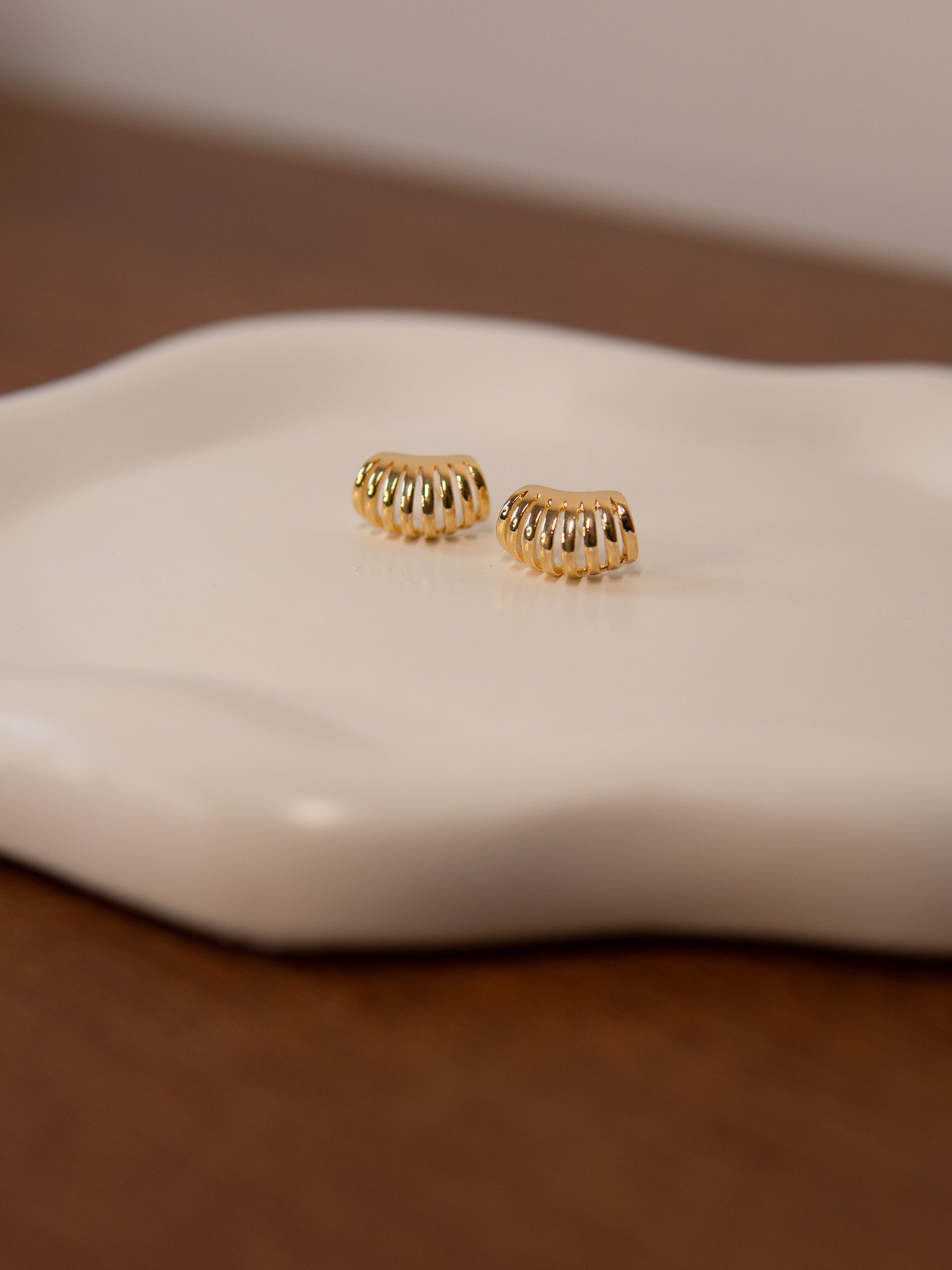 Earcuff delicada Banhada a Ouro 18k