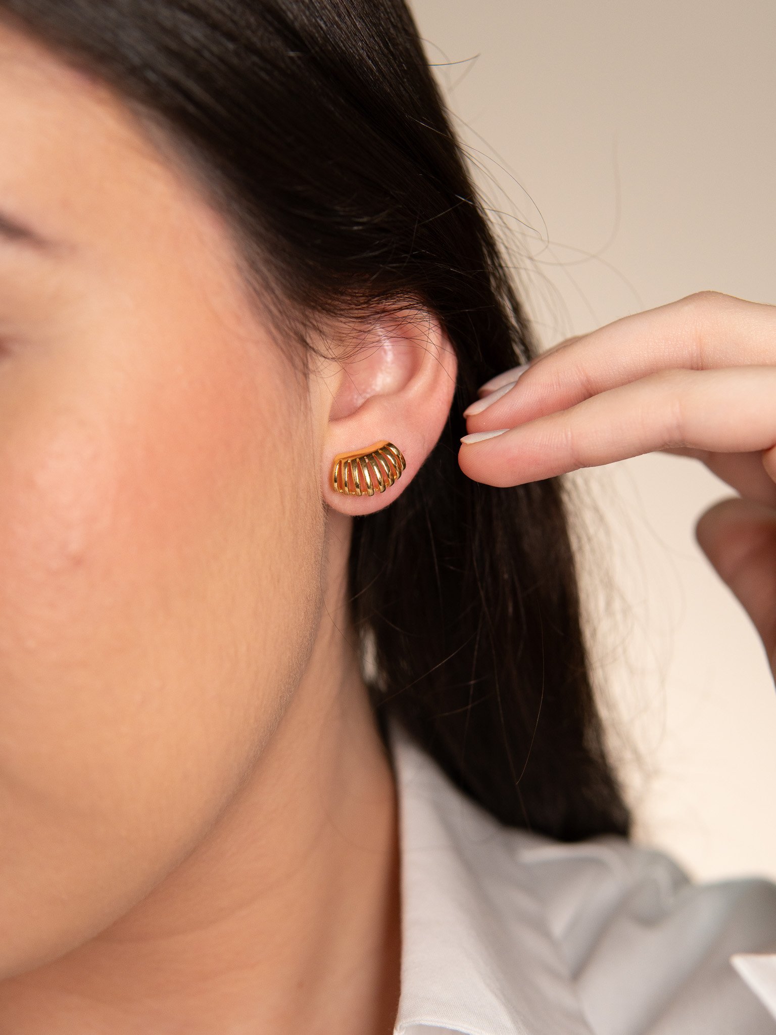 Earcuff delicada Banhada a Ouro 18k