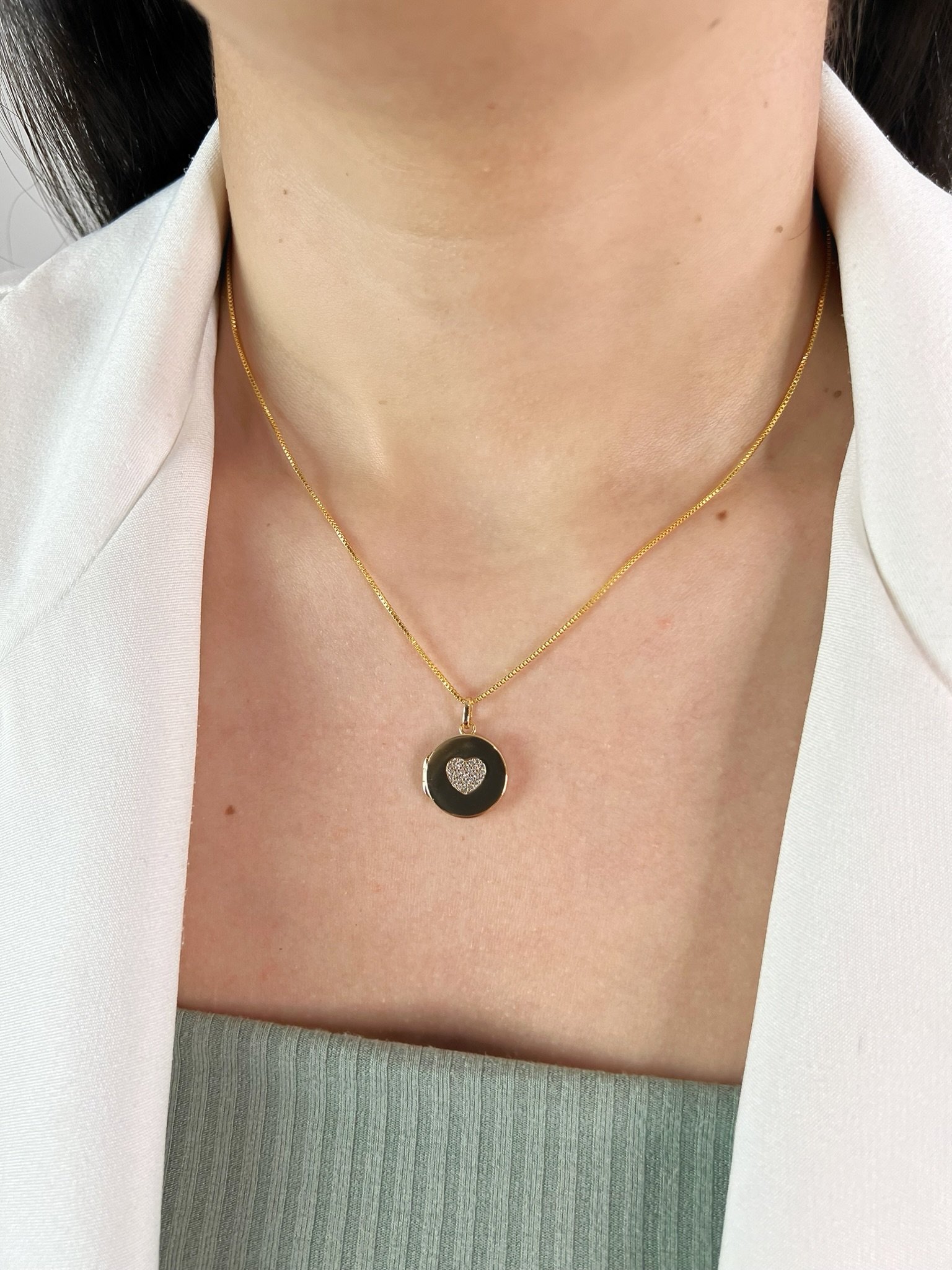 Relicário Circular Coração Banhado a Ouro 18k