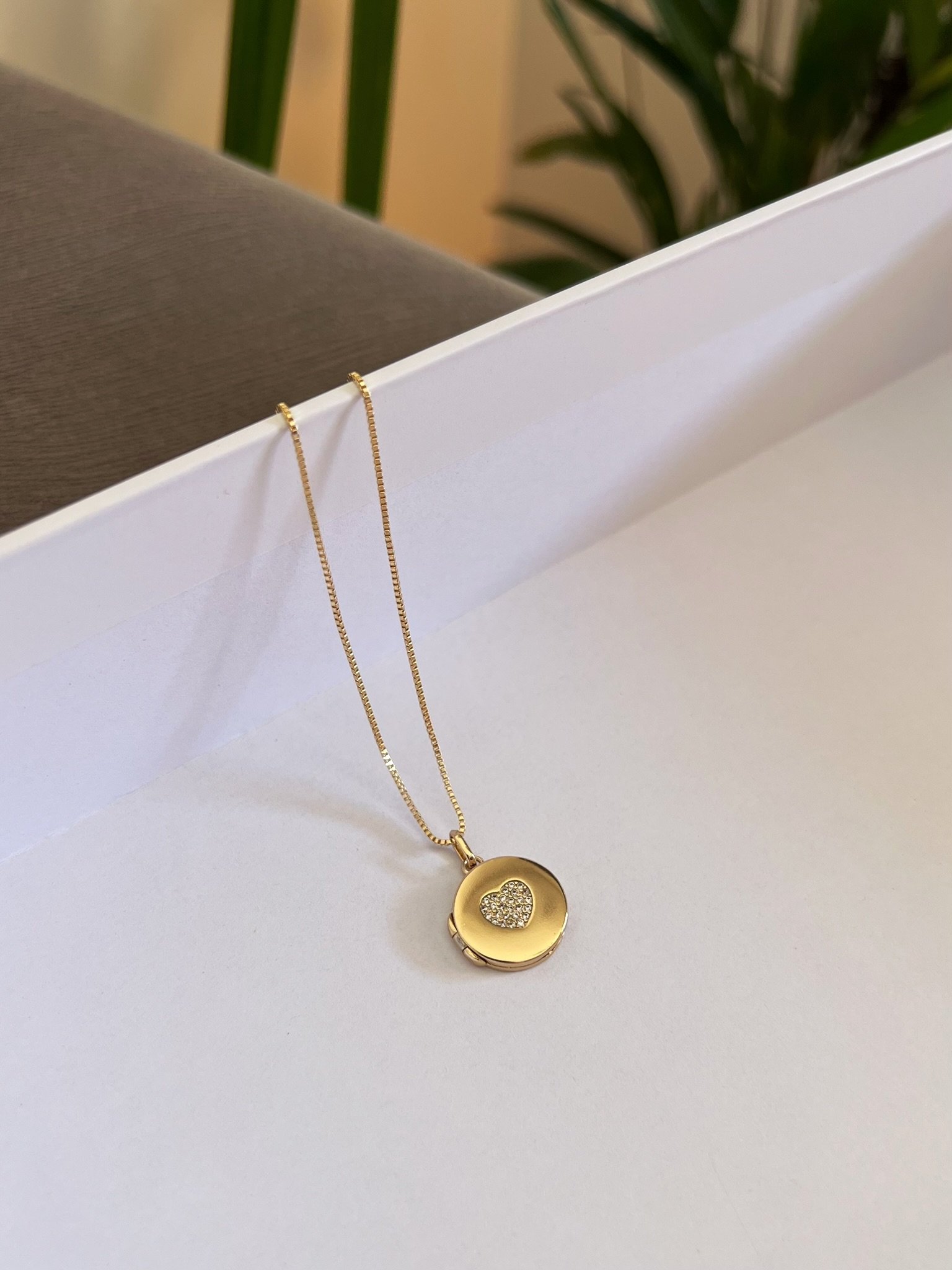 Relicário Circular Coração Banhado a Ouro 18k