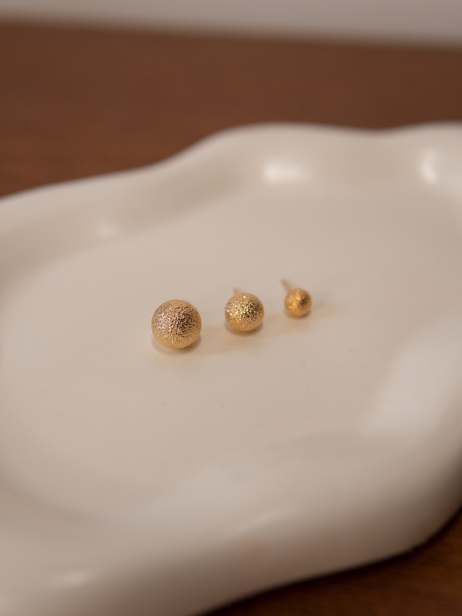 Trio de Esferas Jateadas Banhado a Ouro 18k